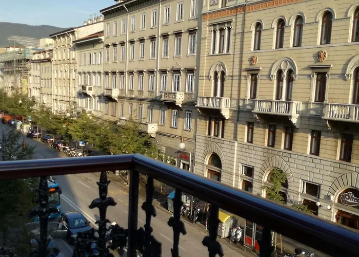 Center & - Fiori Di Trieste