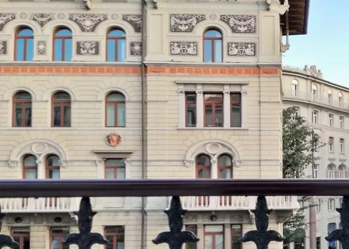 Guest house Center & - Fiori Di 4*