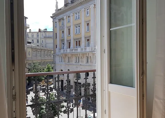 Center & - Fiori Di Guest house 4*